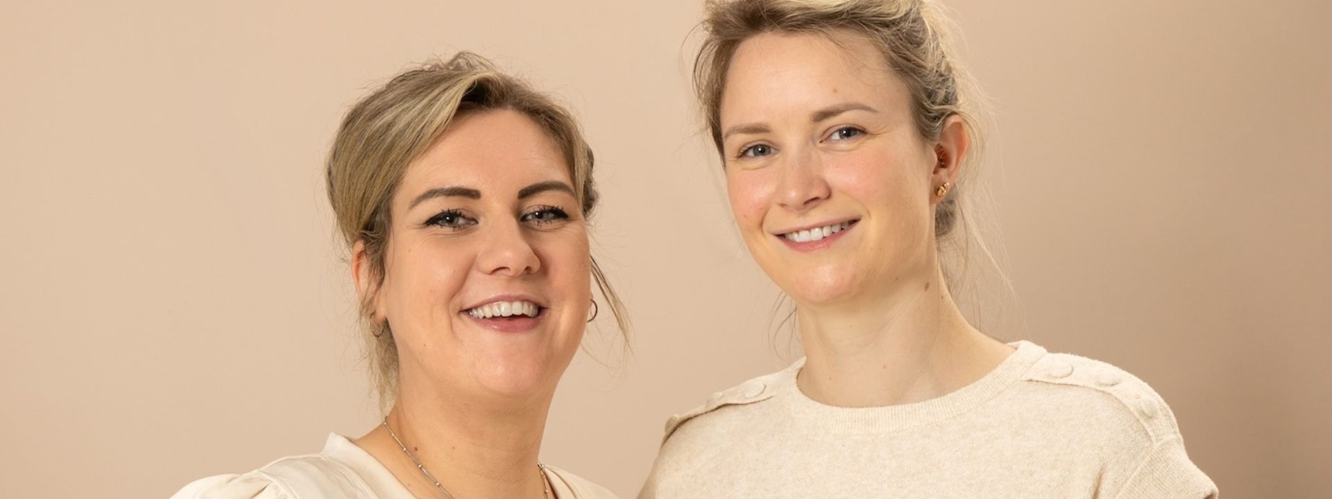 De Verloskundigen - Maud en Lonneke
