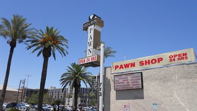 article/1024px-Pawn_Stars_shop_by_Mike_Salvucci.jpg